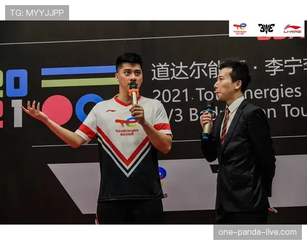 傅海峰退役后住广州豪宅，每天五点起床陪儿子训练，老婆说他比当运动员时还自律